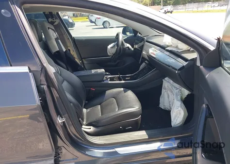 2018 Tesla Model 3 Long Range/Mid Range из США, поврежденный, VIN 5YJ3E1EA9JF026668